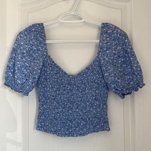 Abercrombie blue floral cropped top